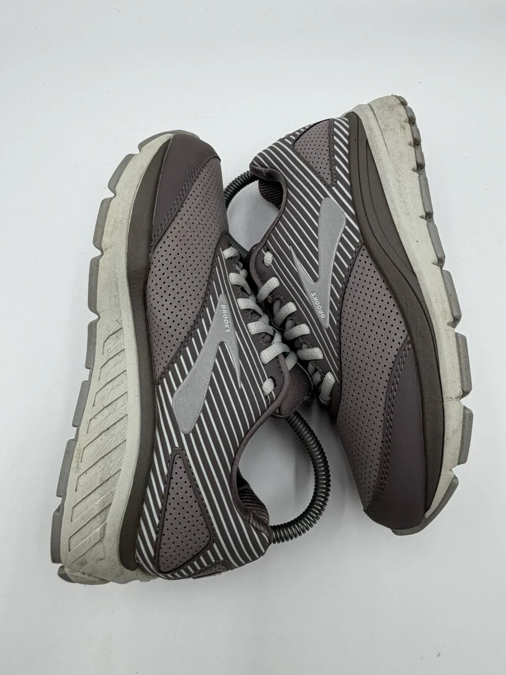 Brooks Addiction WLK Women’s Size 6D Gray Athletic Walking Sneakers Shoes